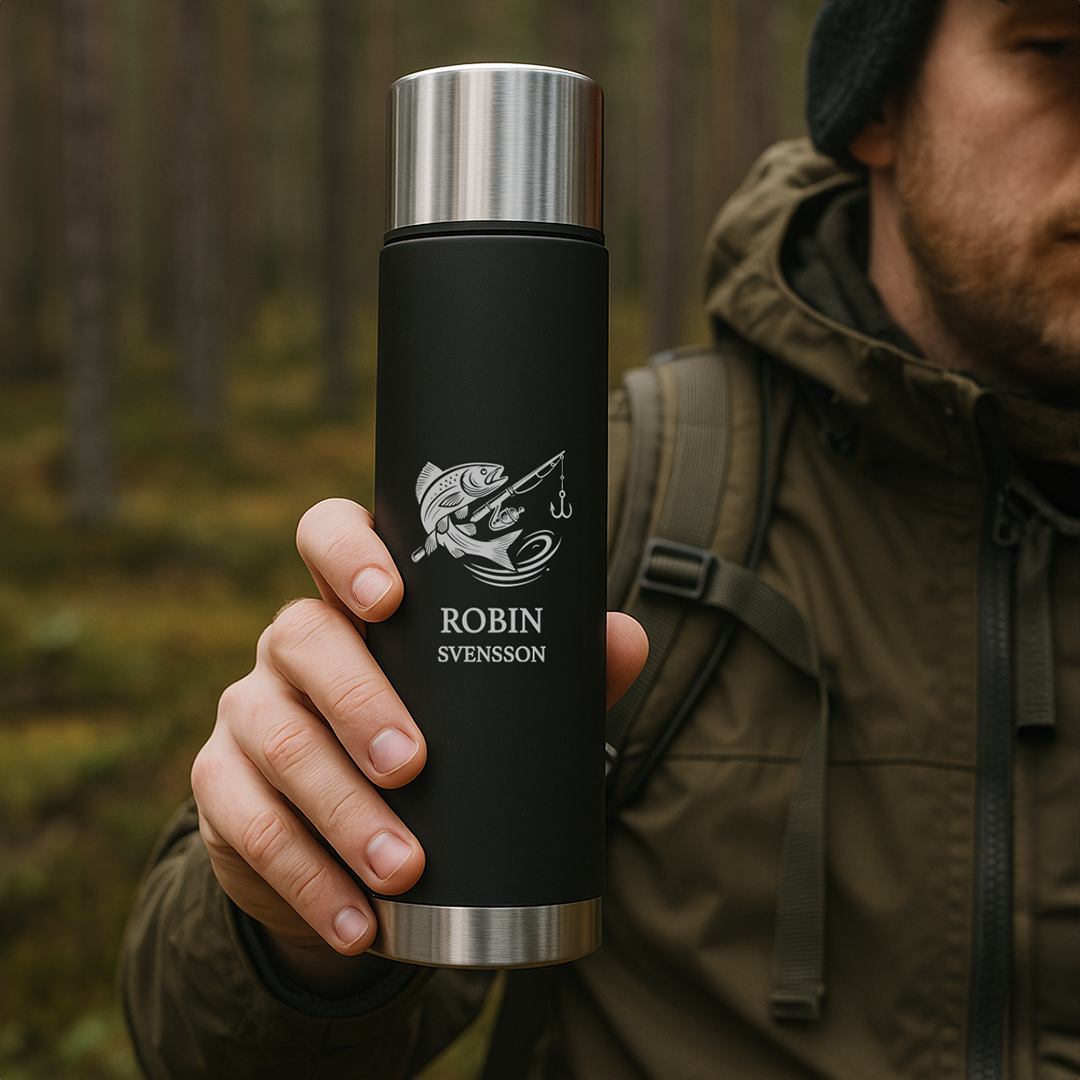 Personlig termos i rostfritt stål med gravyr – perfekt present till pappa, jägare eller friluftsentusiast