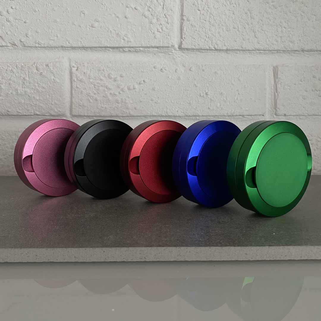 Metallsnusdosa med gravyr