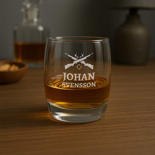 Personligt graverat whiskeyglas med namn – perfekt present till pappa på fars dag, födelsedag eller som julklapp till honom.