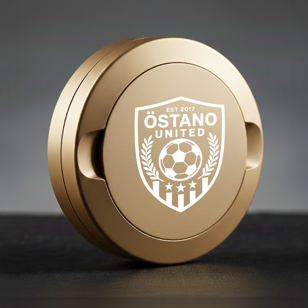 Graverad snusdosa med namn – rolig och personlig present till kollega.