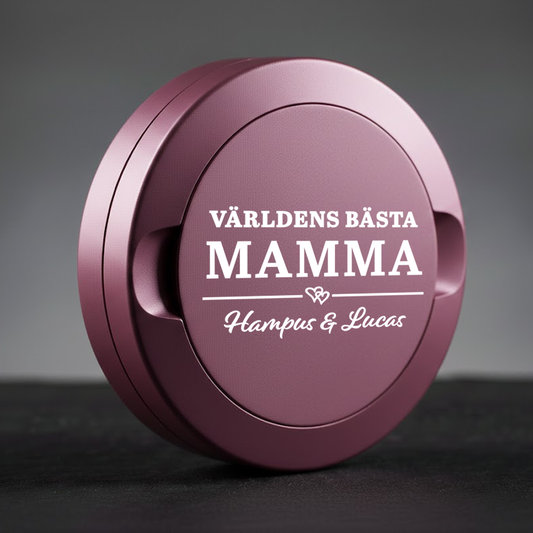Graverad snusdosa i metall med personlig text – unik och personlig present till mamma.