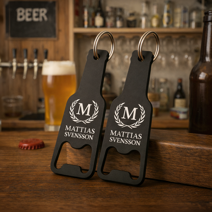 FLASKÖPPNARE MED GRAVYR (2-PACK)